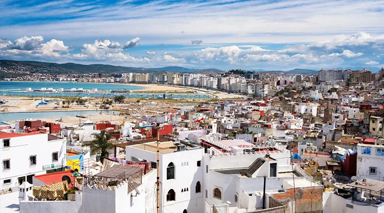 Tánger, la puerta de entrada a Marruecos, te seduce con su combinación única de cultura, historia y vibrante vida urbana